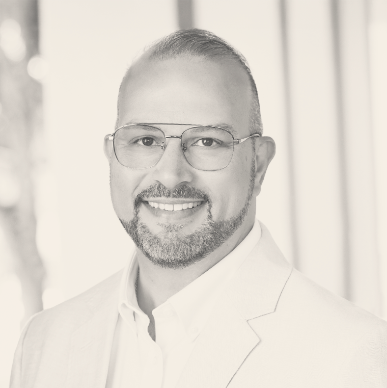 Nestor Makarigakis – Fractional CMO for Founder-Led Companies Portrait of Nestor Makarigakis, founder of Founder’s CMO™, a strategic advisor to growth-stage companies